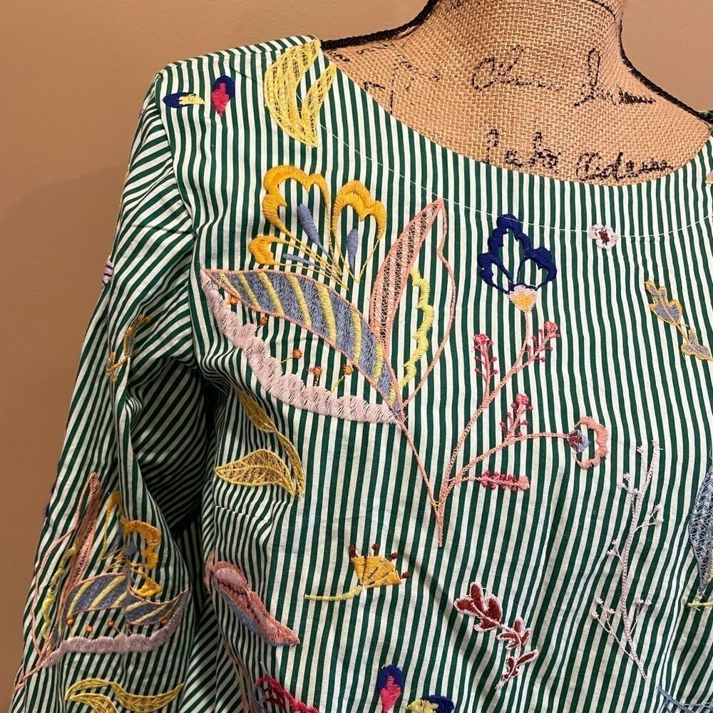 New Anthropologie Maeve Embroidered Blouse Small B-1172 - Picture 5 of 5